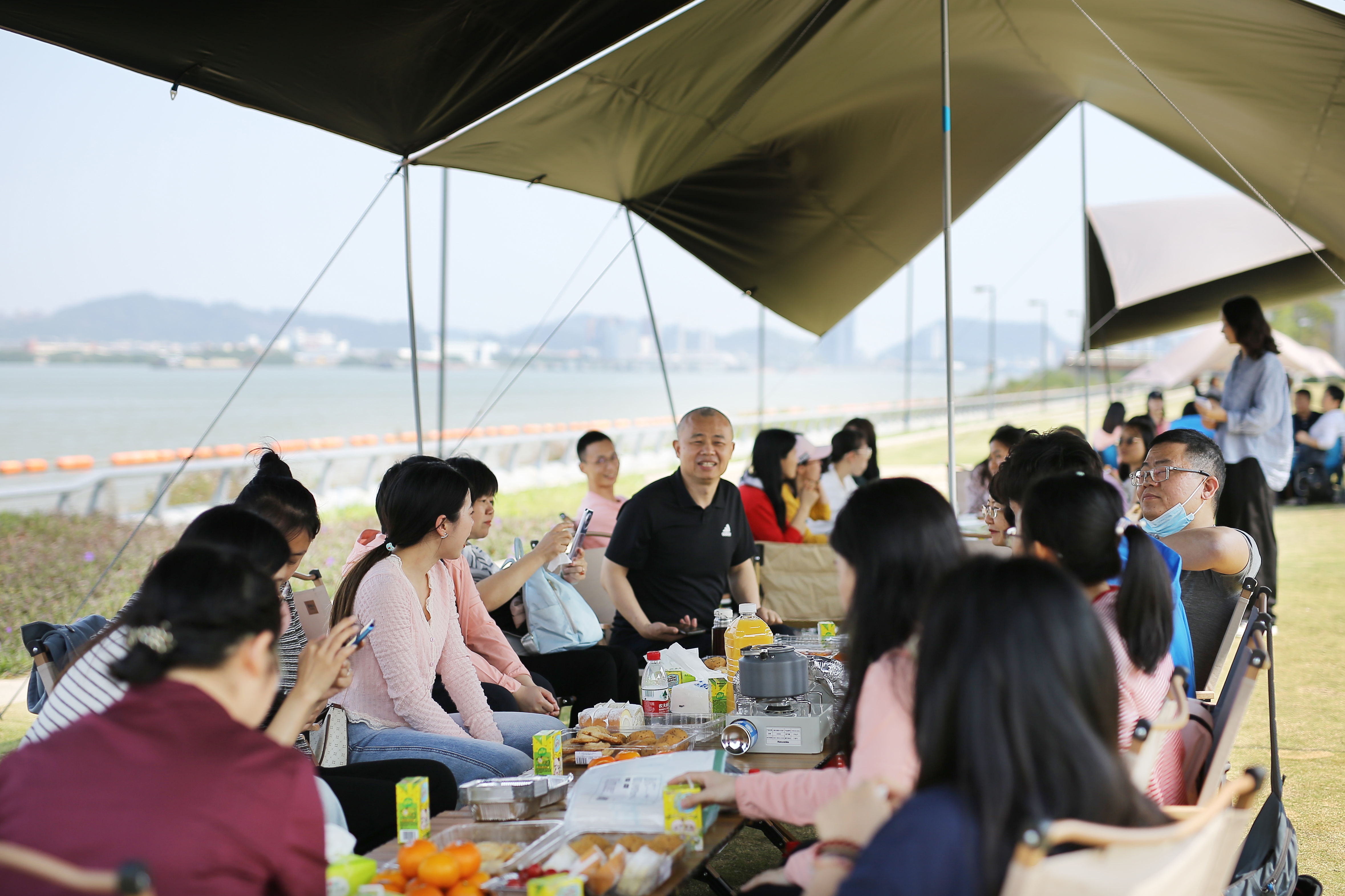 三月团建活动主题图片