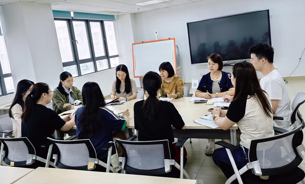 图为教学研讨现场.jpg