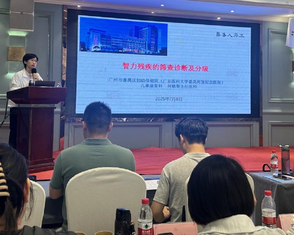 图为何敏斯主任授课现场.jpg