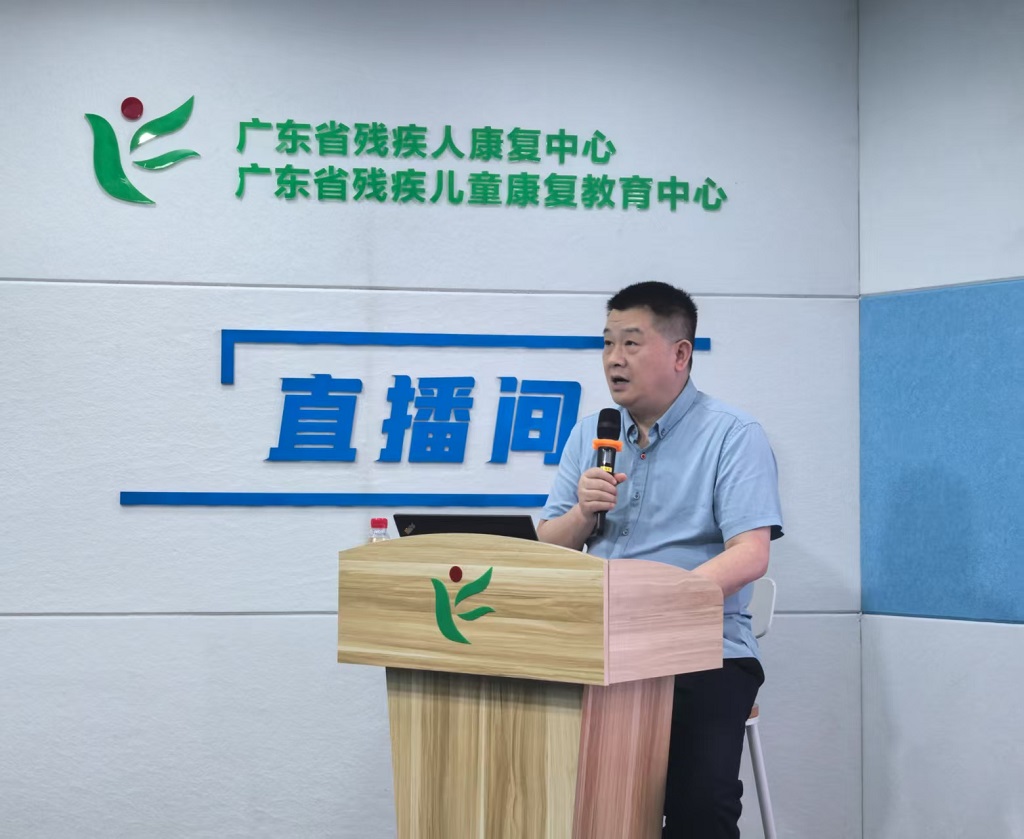 图为吴献忠致辞.jpg