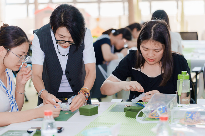 非遗手工献礼师恩，我中心开展非遗螺钿手工活动