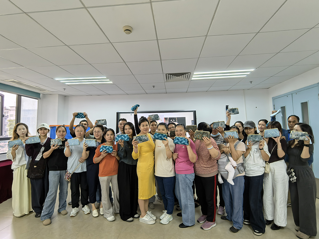 “家长非遗手作疗愈活动”大合照.jpg