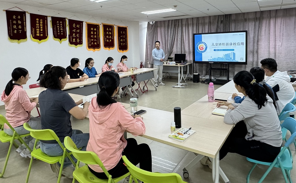 图为陈金宝老师授课现场.jpg