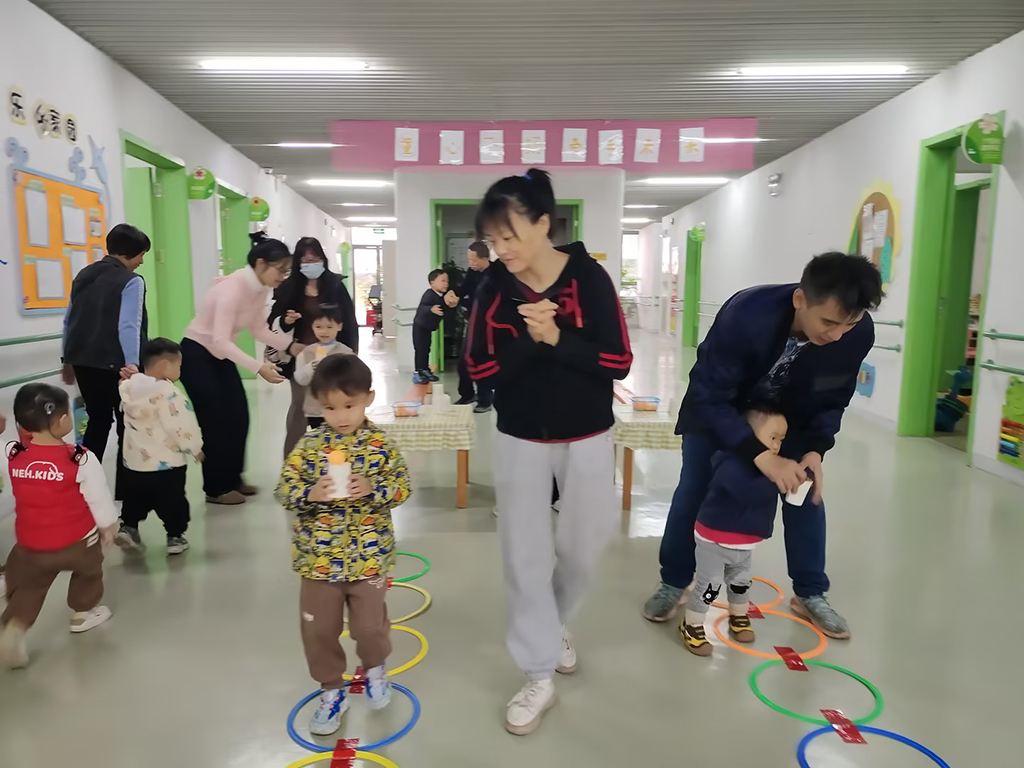 图为运动闯关《圆圆满满运汤圆》活动现场.jpg