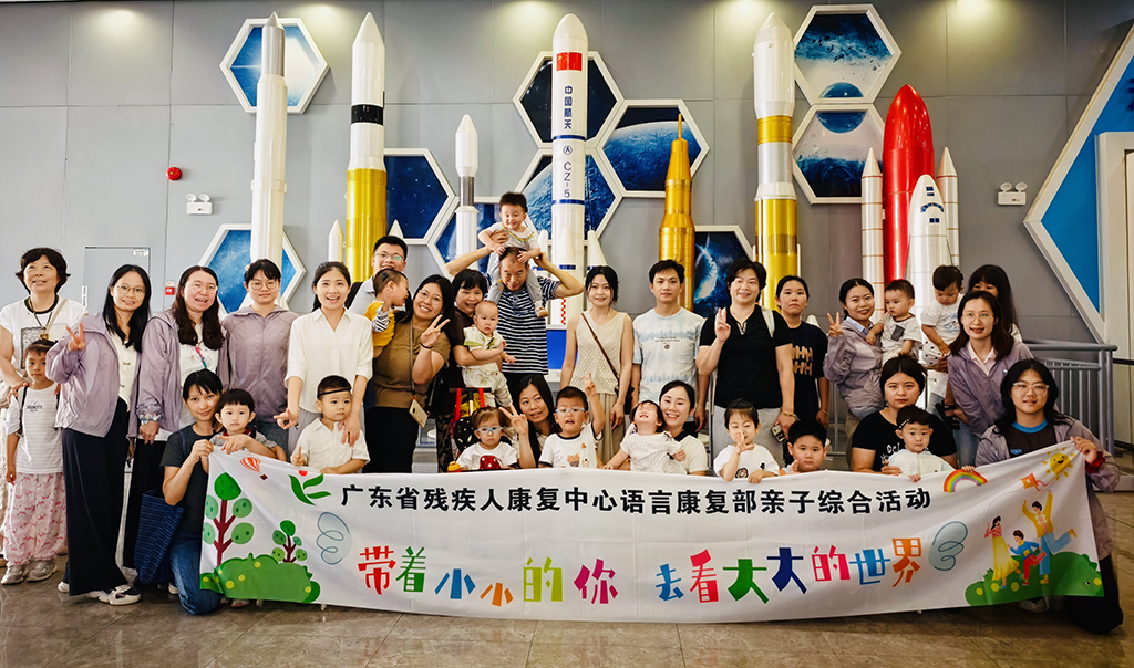 图为活动人员大合影.jpg