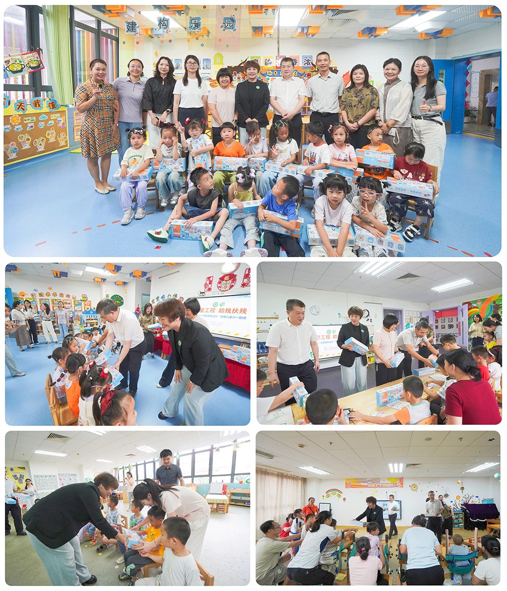 图为发放儿童礼物现场.jpg